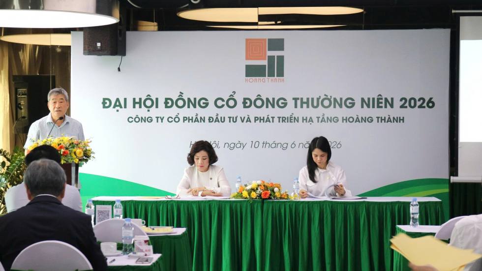 Ông Hoàng Vệ Dũng - Thành viên Hội đồng quản trị báo cáo kết quả năm 2025